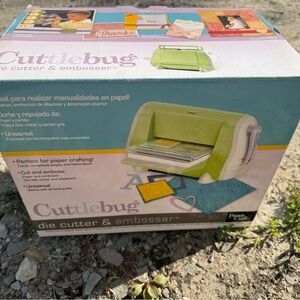 Cuttlebug Die Cutter & Embosser - Green
